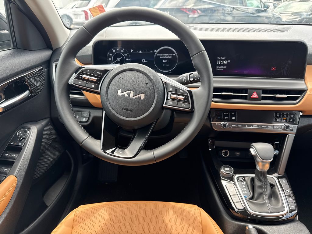 2025 Kia Seltos EX photo 21