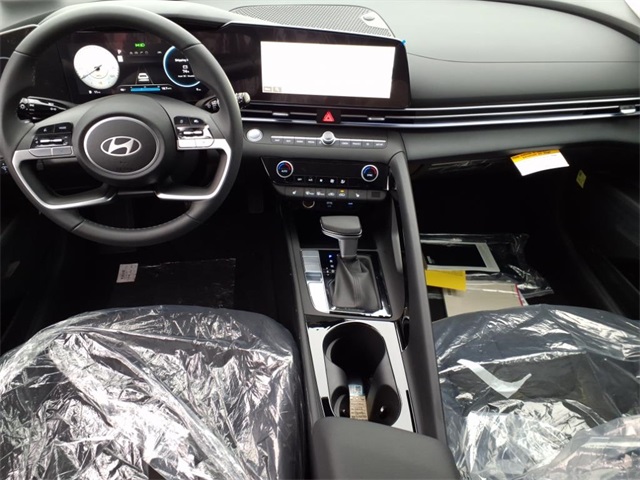 2025 Hyundai Elantra SEL Convenience photo 5