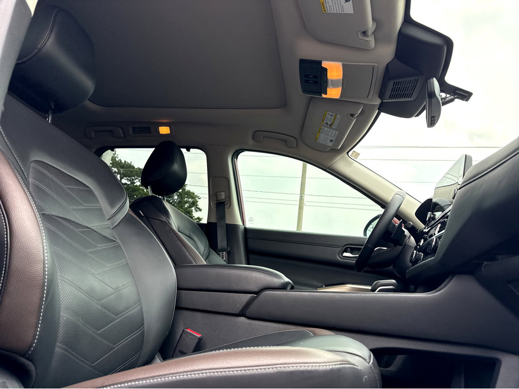 2024 Nissan Pathfinder Platinum photo 7