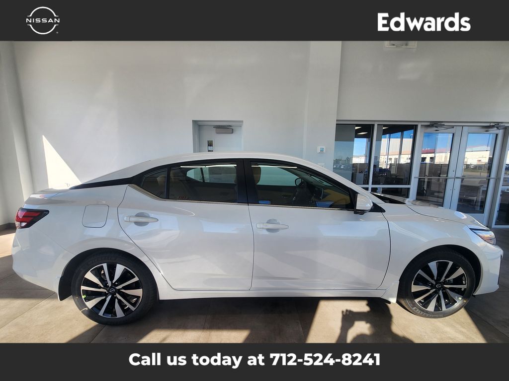 2025 Nissan Sentra SV's photo