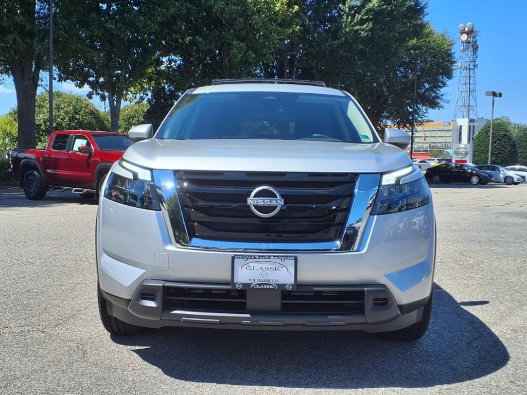 2025 Nissan Pathfinder SV photo 2
