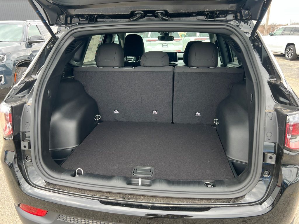 2025 Jeep Compass Sport photo 4