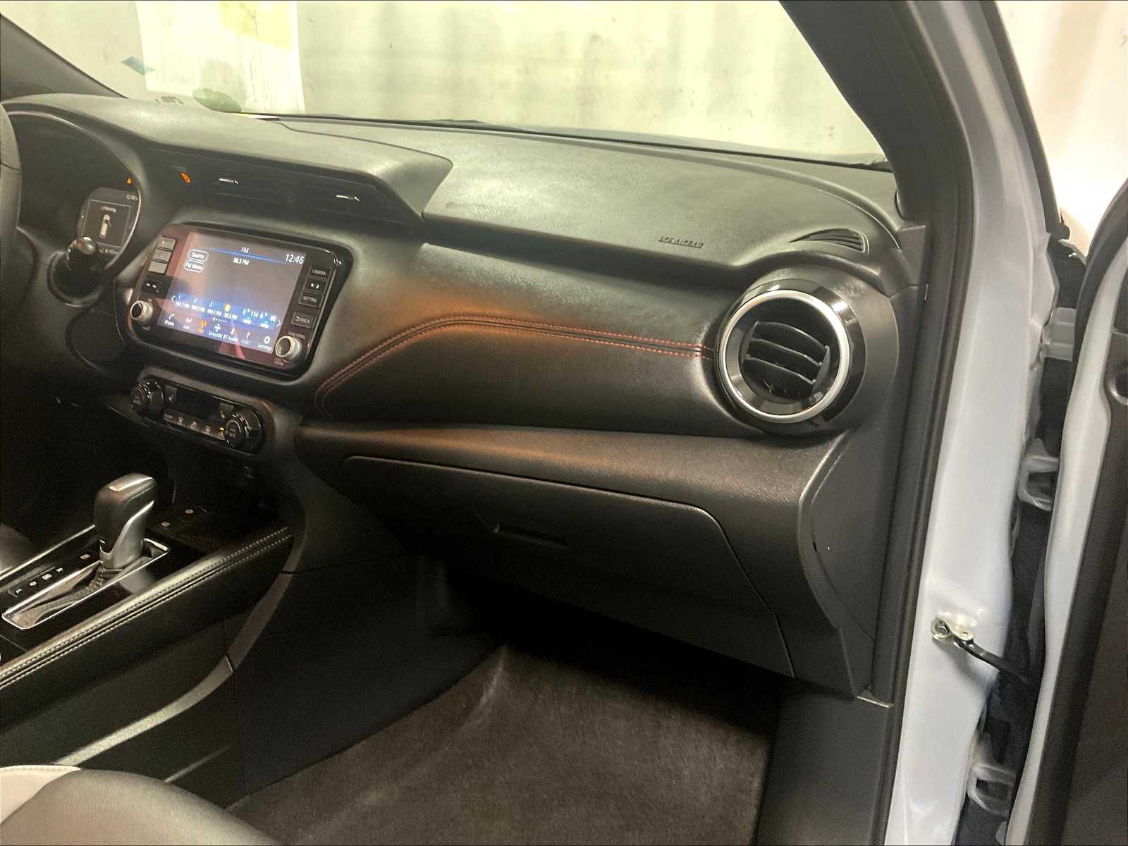 2023 Nissan Kicks SR photo 12