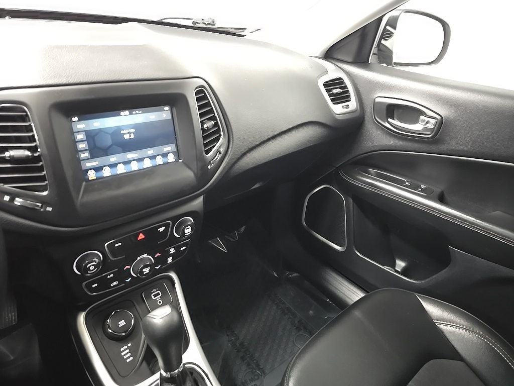 2019 Jeep Compass Latitude photo 25