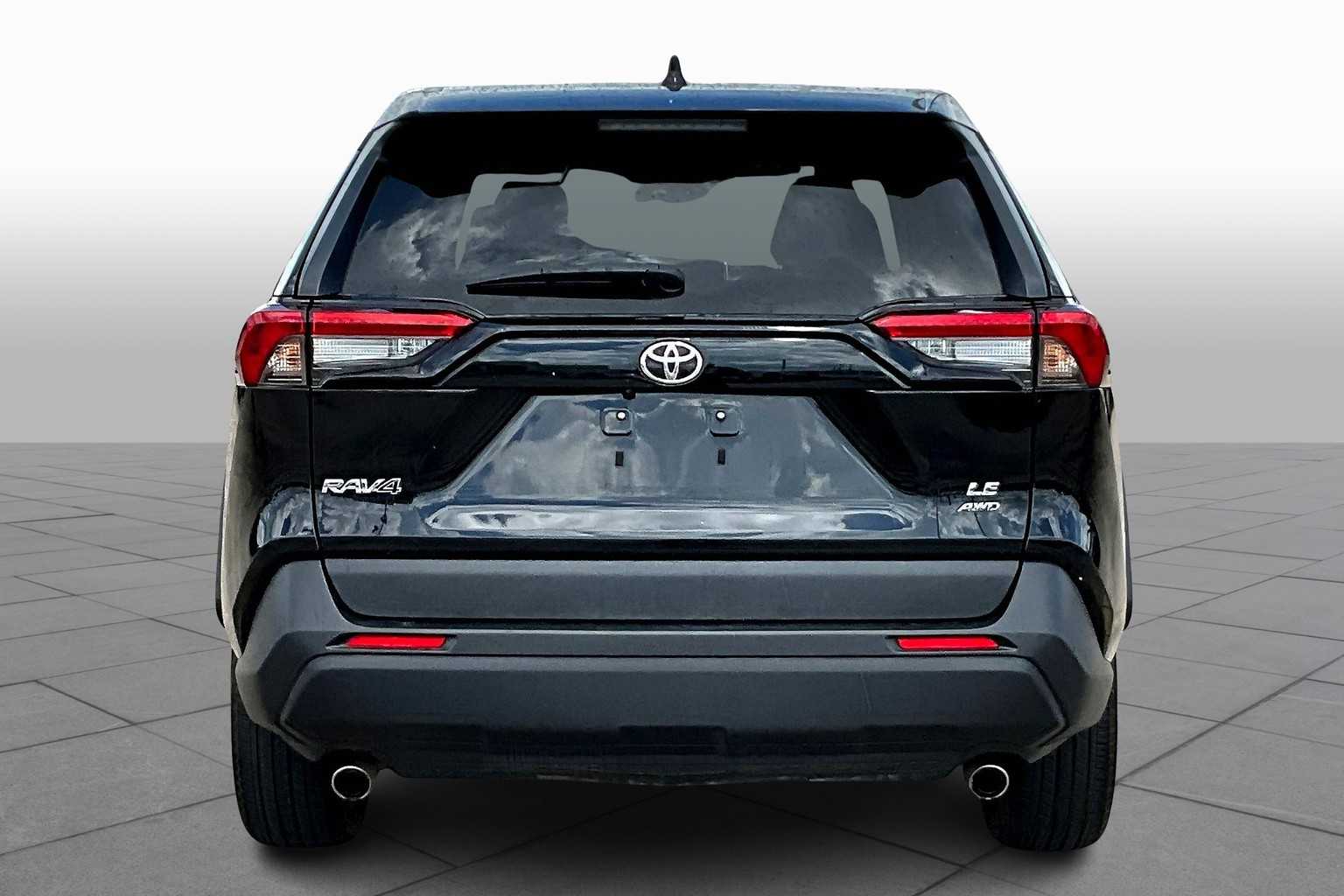 2024 Toyota RAV4 LE photo 4
