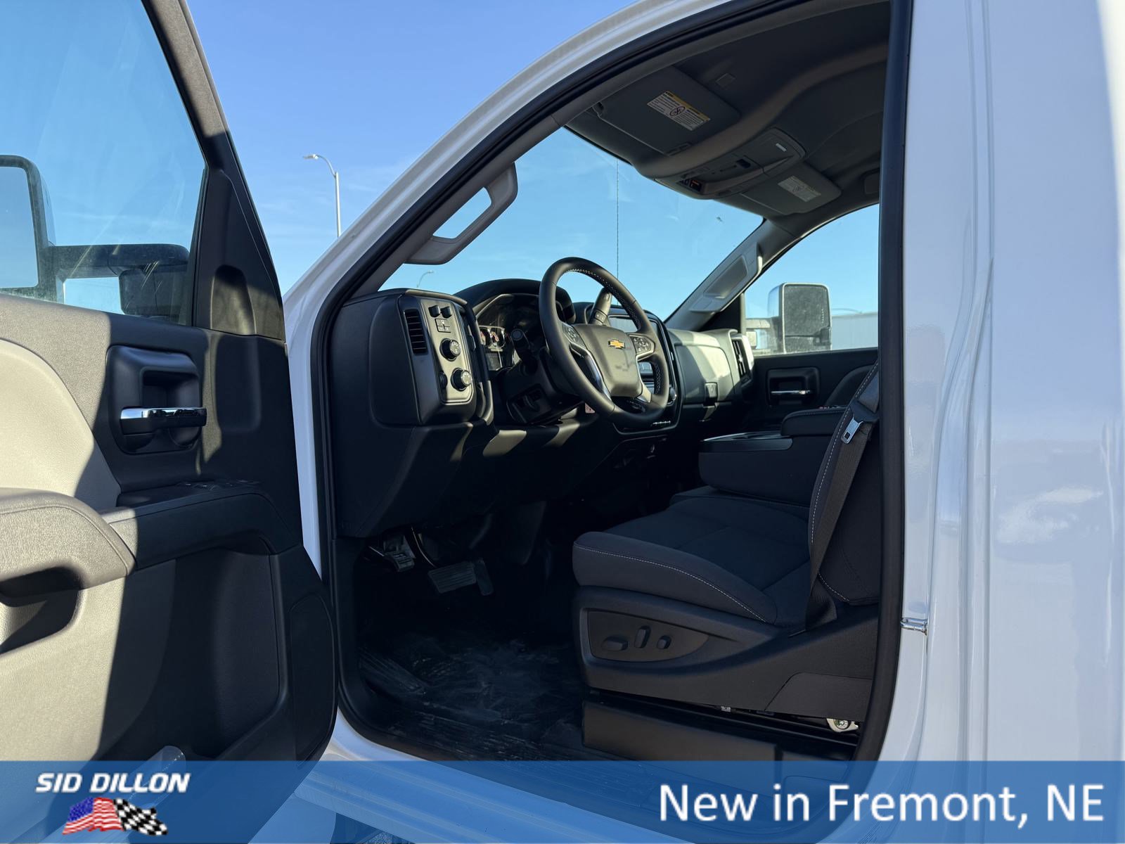 2024 Chevrolet Silverado 5500HD Work Truck photo 4