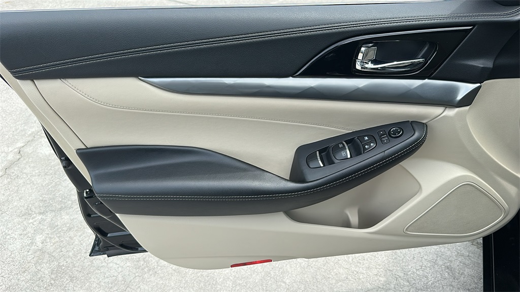 2021 Nissan Maxima SV photo 15