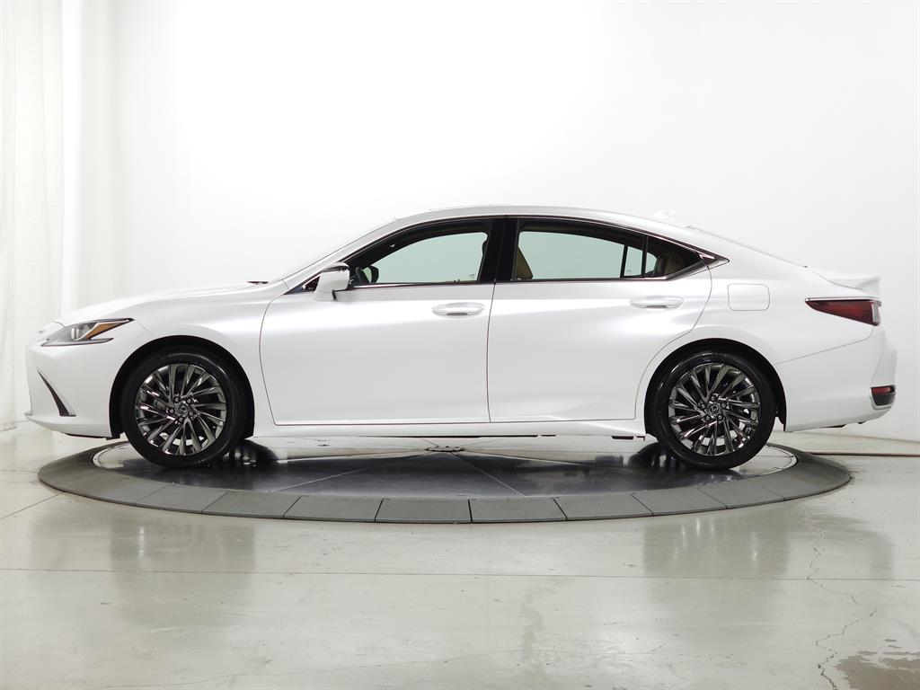 2025 Lexus ES Luxury photo 4