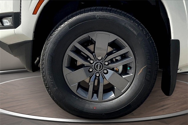 2025 Nissan Frontier SV photo 12