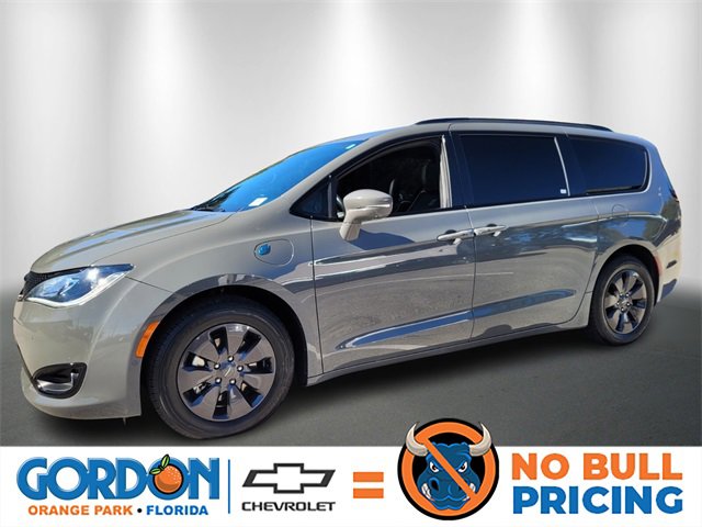 2020 Chrysler Pacifica Hybrid Limited's photo
