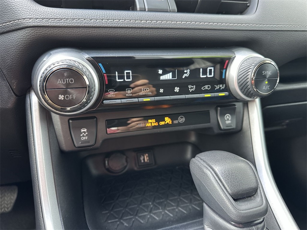 2023 Toyota RAV4 XLE photo 11