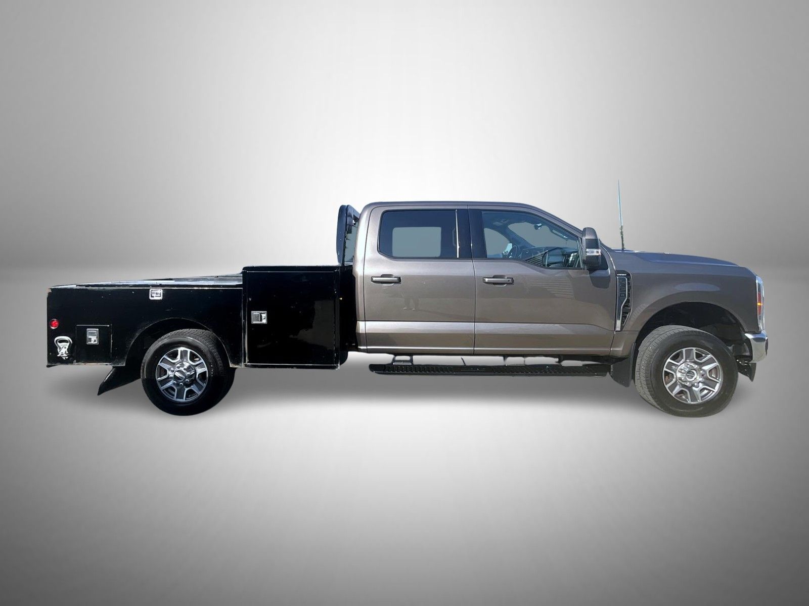 2023 Ford F-350 Super Duty Chassis Cab Lariat