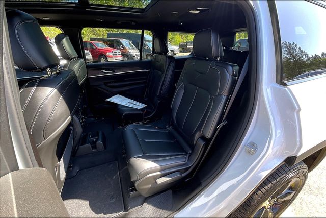 2025 Jeep Grand Cherokee Limited photo 10