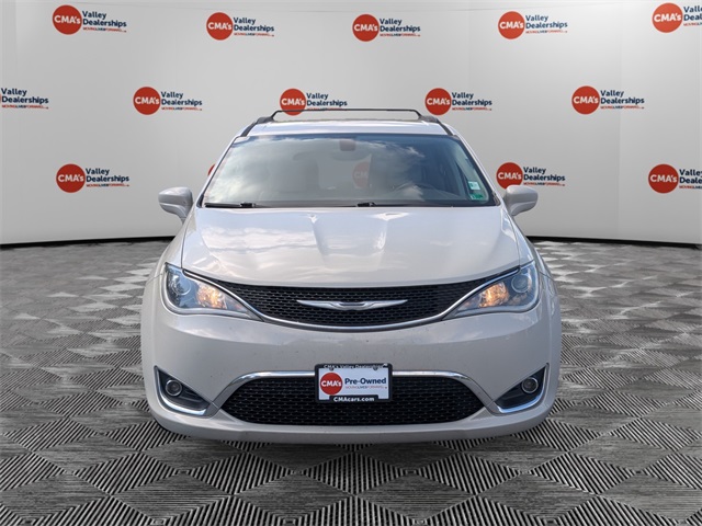 2017 Chrysler Pacifica Touring L photo 2