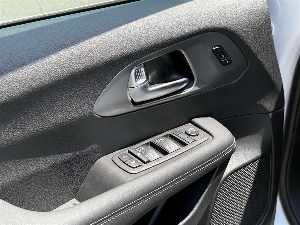 2025 Chrysler Pacifica photo 26