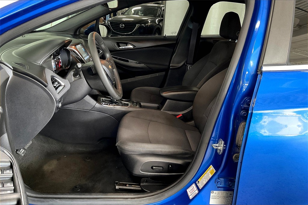 2017 Chevrolet Cruze LT photo 25