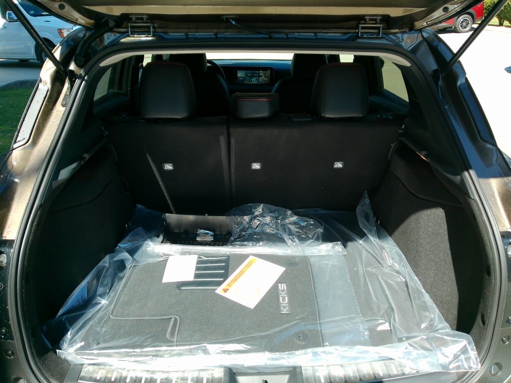 2025 Nissan Kicks SR photo 19