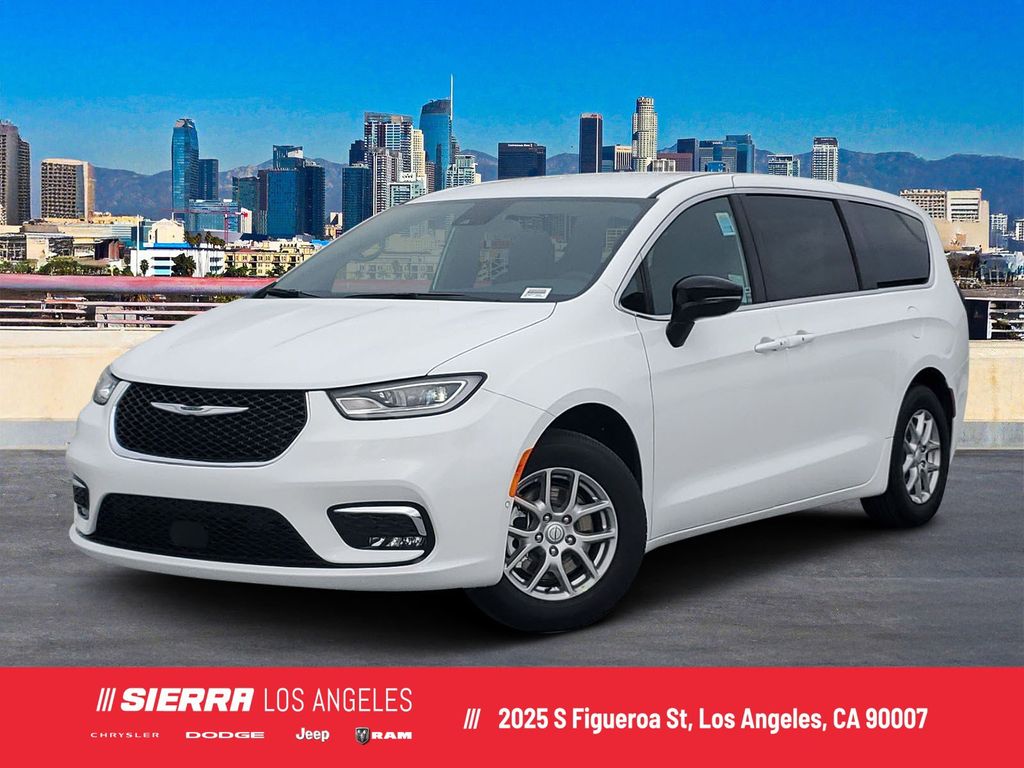 2026 Chrysler Pacifica Select's photo