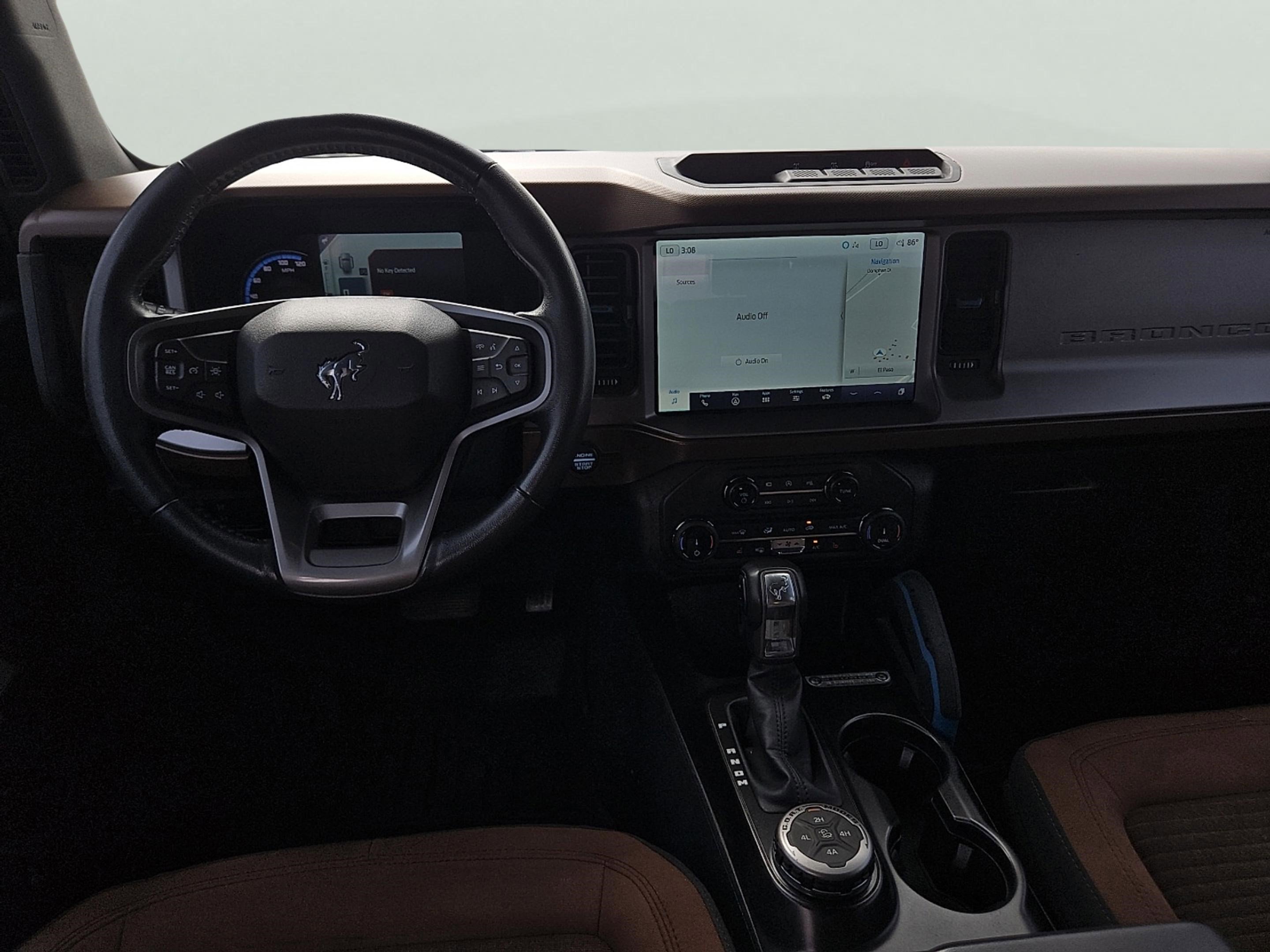 2022 Ford Bronco Outer Banks photo 11