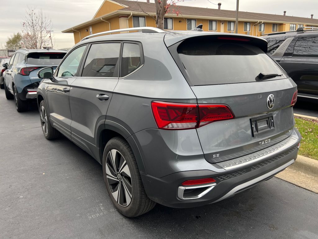 2024 Volkswagen Taos SE photo 3