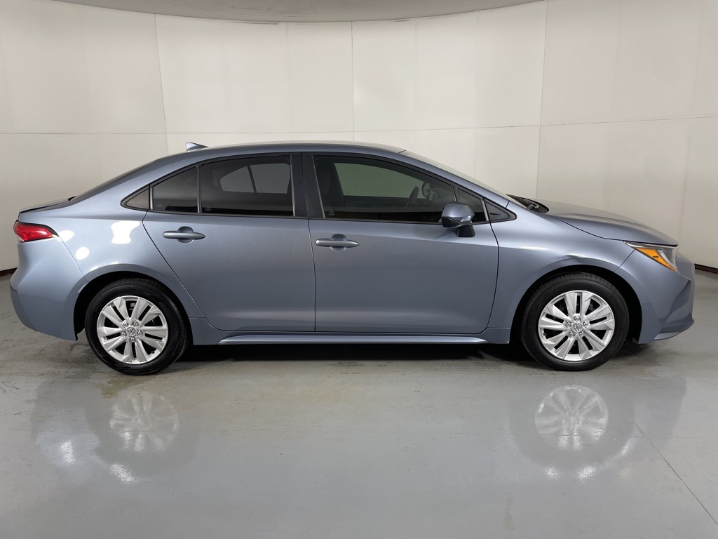 2022 Toyota Corolla LE photo 9
