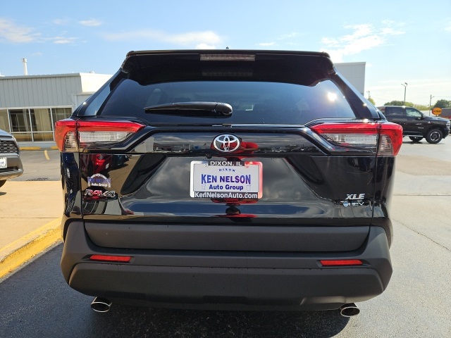 2025 Toyota RAV4 Hybrid XLE photo 7