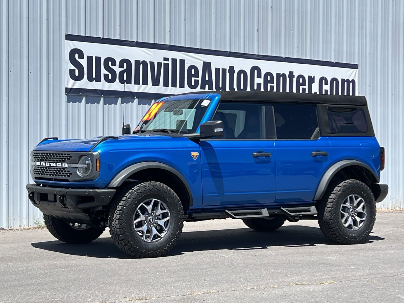 2024 Ford Bronco Badlands photo 2