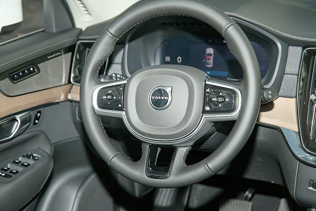 2026 VOLVO XC90 - Image 25