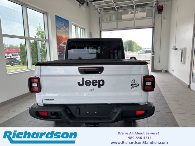2024 Jeep Gladiator Willys photo 4