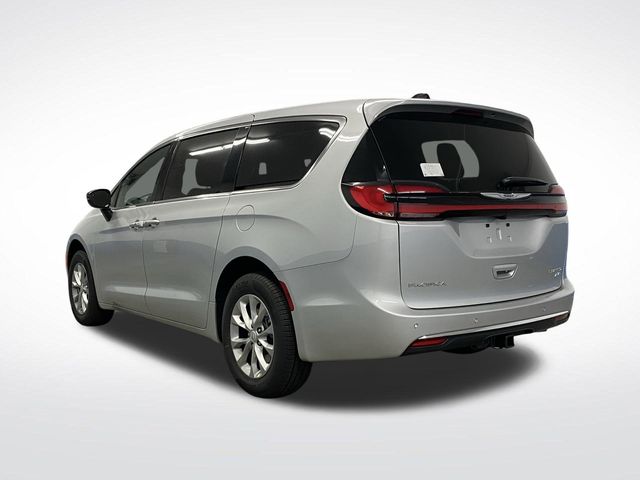 2026 Chrysler Pacifica Limited photo 3