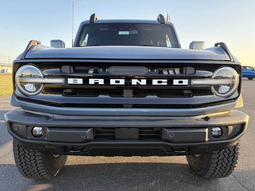 2025 Ford Bronco Outer Banks photo 2