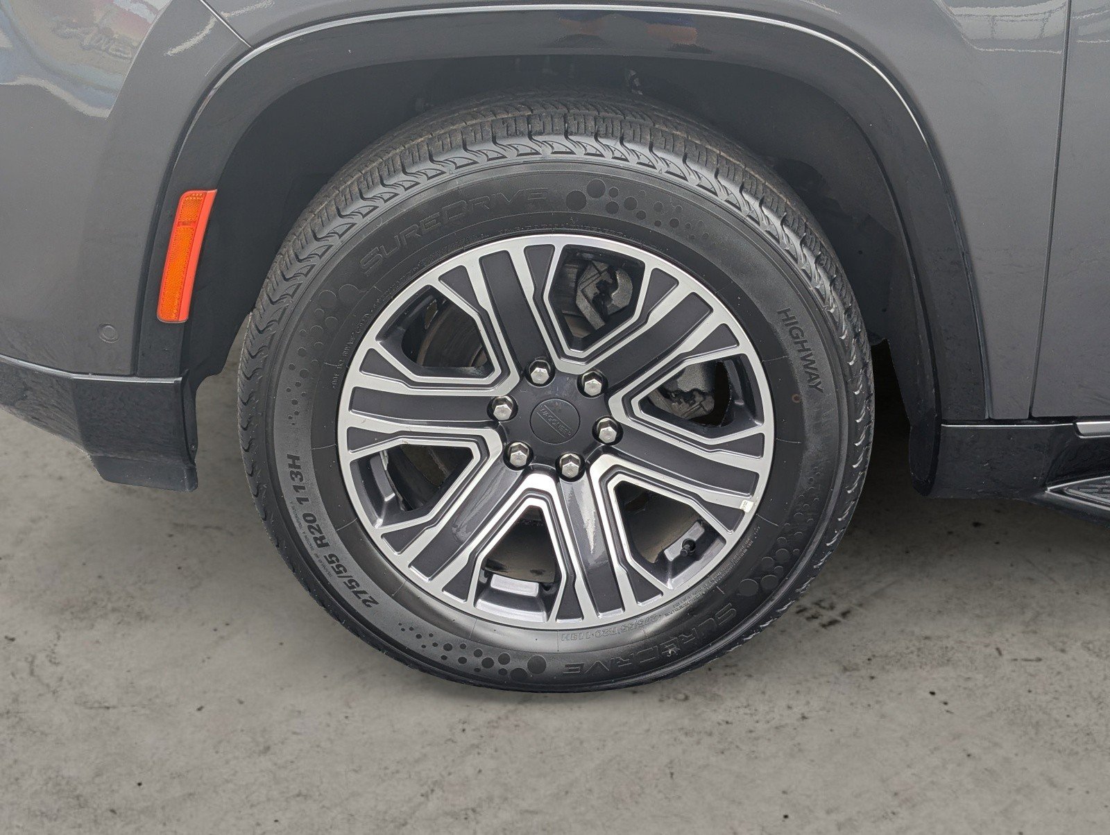 2023 Jeep Wagoneer L Series II photo 4