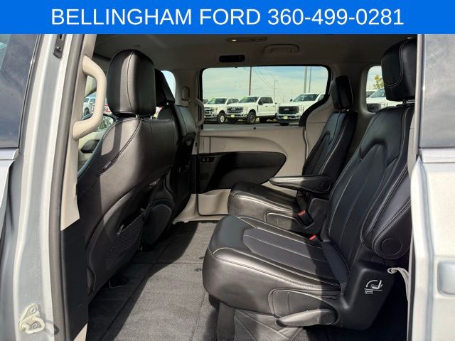 2024 Chrysler Pacifica Touring L photo 30