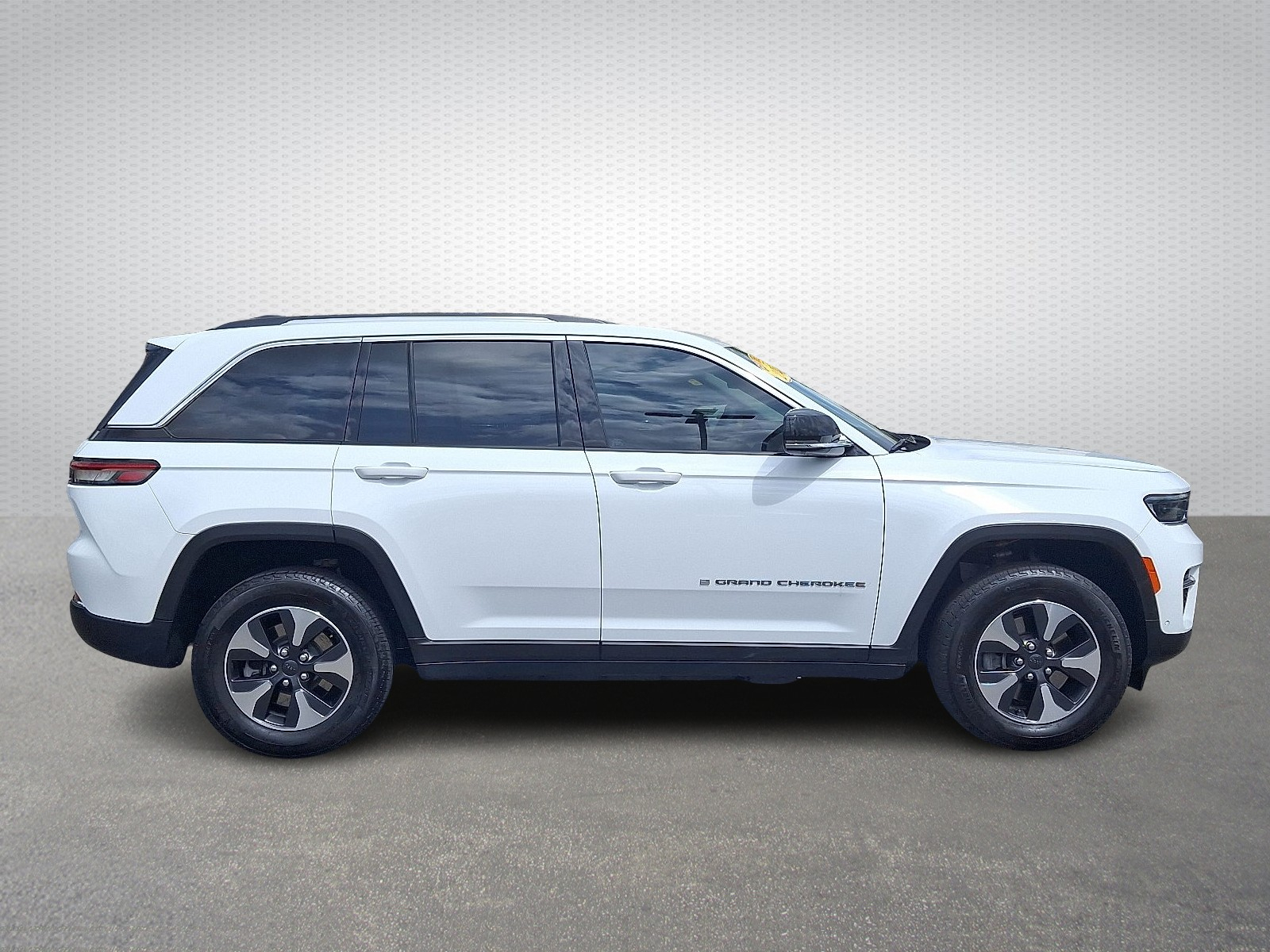 2023 Jeep Cherokee 4xe photo 5
