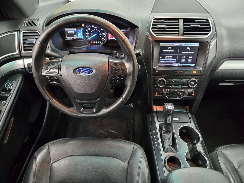 2016 Ford Explorer XLT photo 11
