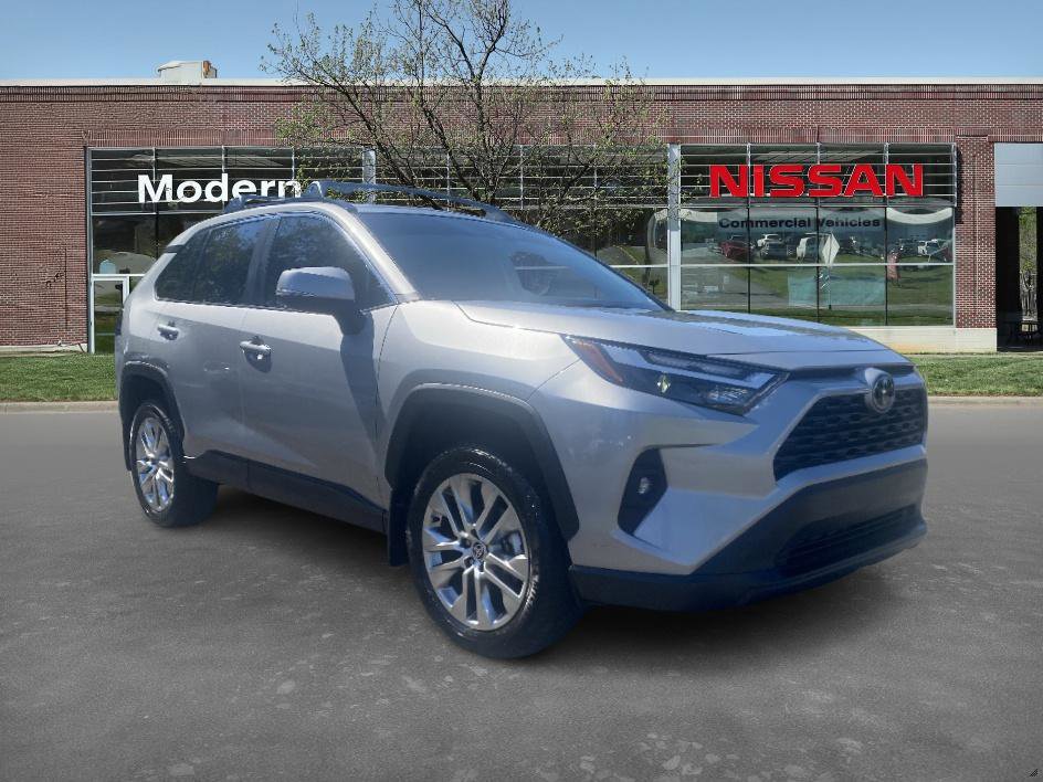 2025 Toyota RAV4 XLE Premium photo 5