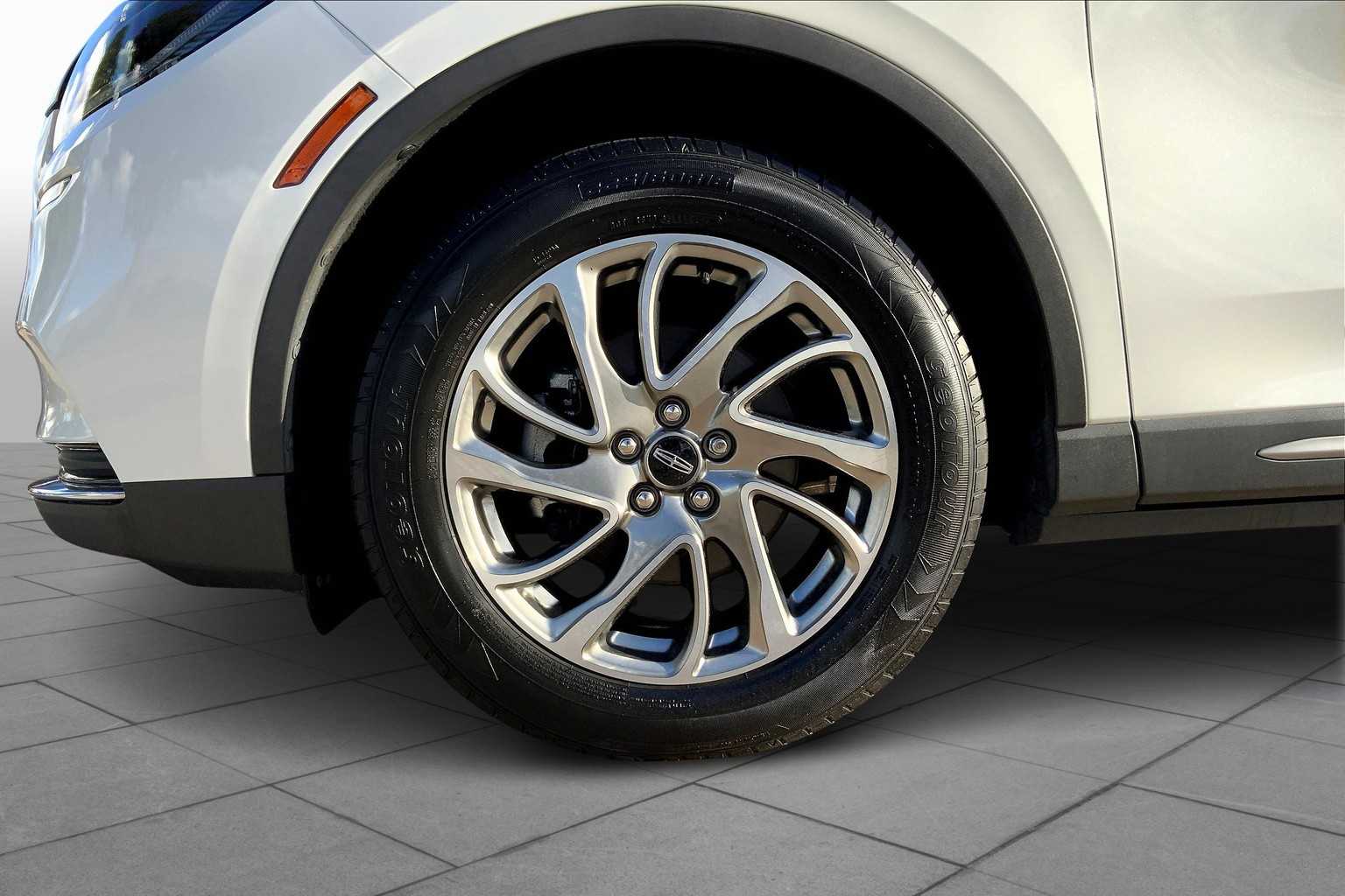 2020 Lincoln Corsair Standard photo 9