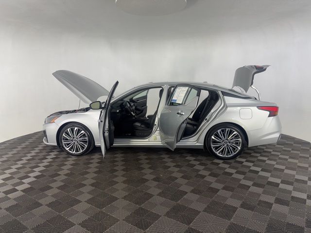 2023 Nissan Altima 2.5 SL photo 12