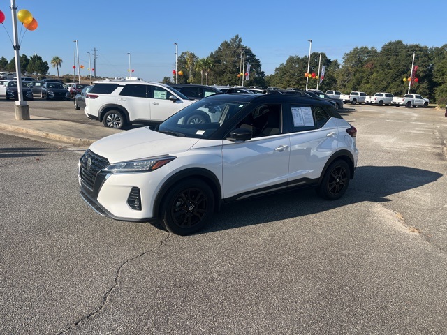 2021 Nissan Kicks SR photo 3