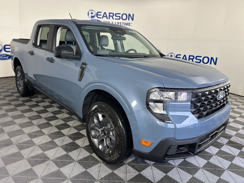 2025 Ford Maverick XLT photo 2