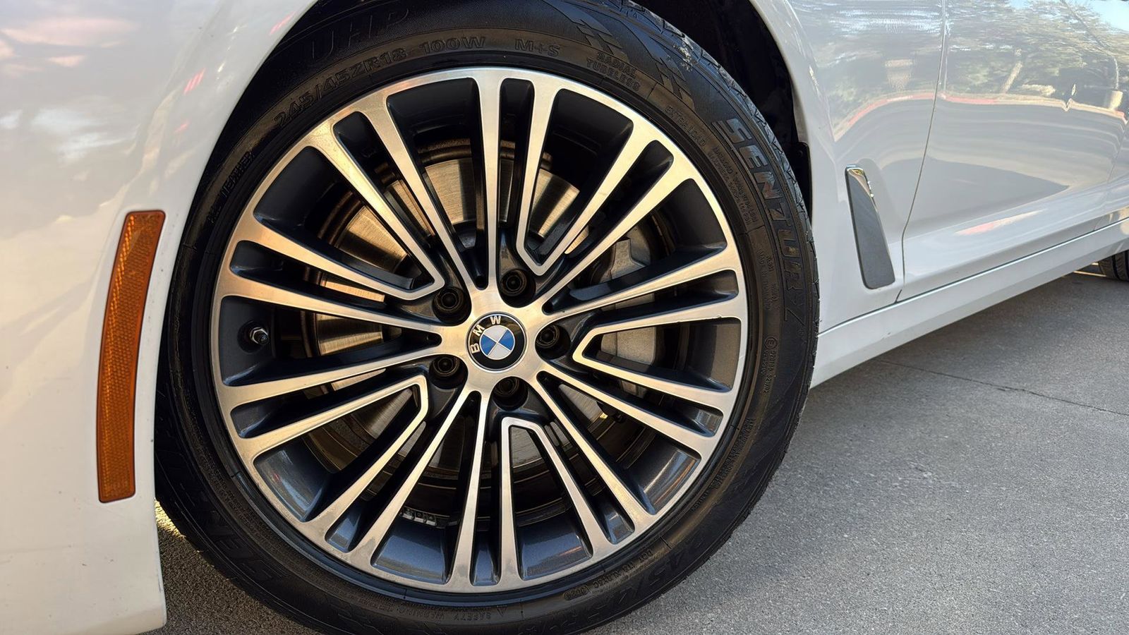 2018 Bmw 530i 5-Series photo 3