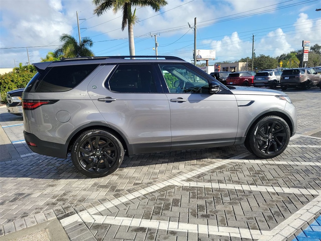 2025 Land Rover Discovery S photo 6