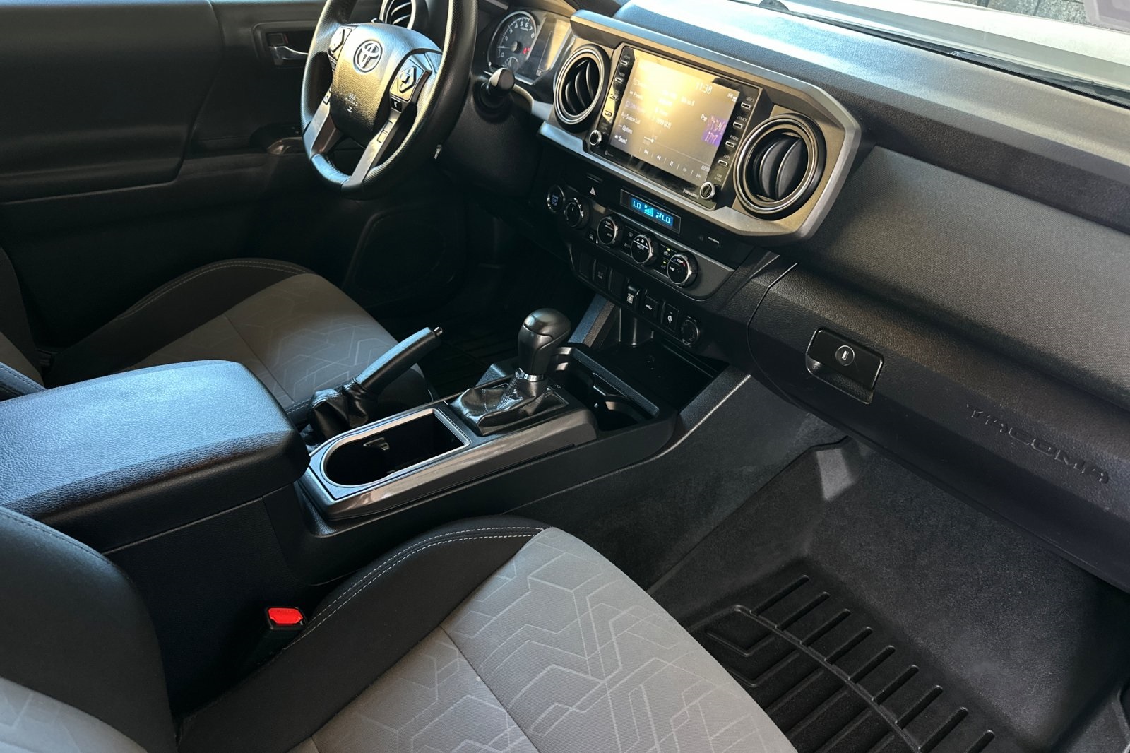 2022 Toyota Tacoma TRD Off-Road V6 photo 14