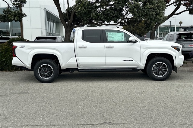 2025 Toyota Tacoma TRD Sport 4x4 Double Cab photo 3