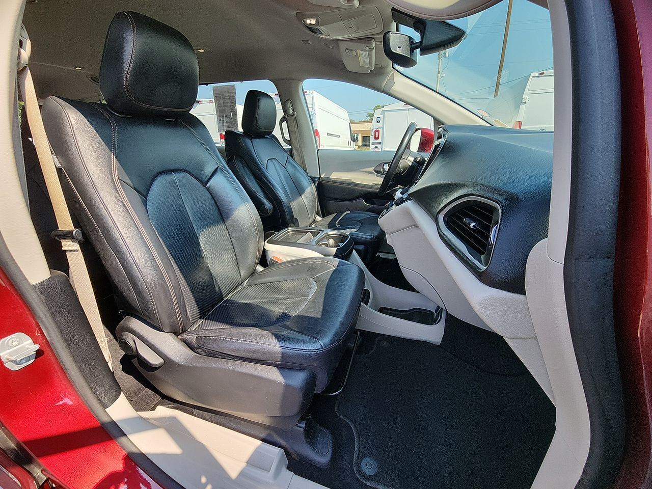 2020 Chrysler Pacifica Touring L photo 24