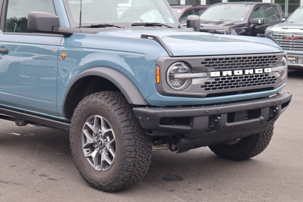 2022 Ford Bronco Badlands photo 2