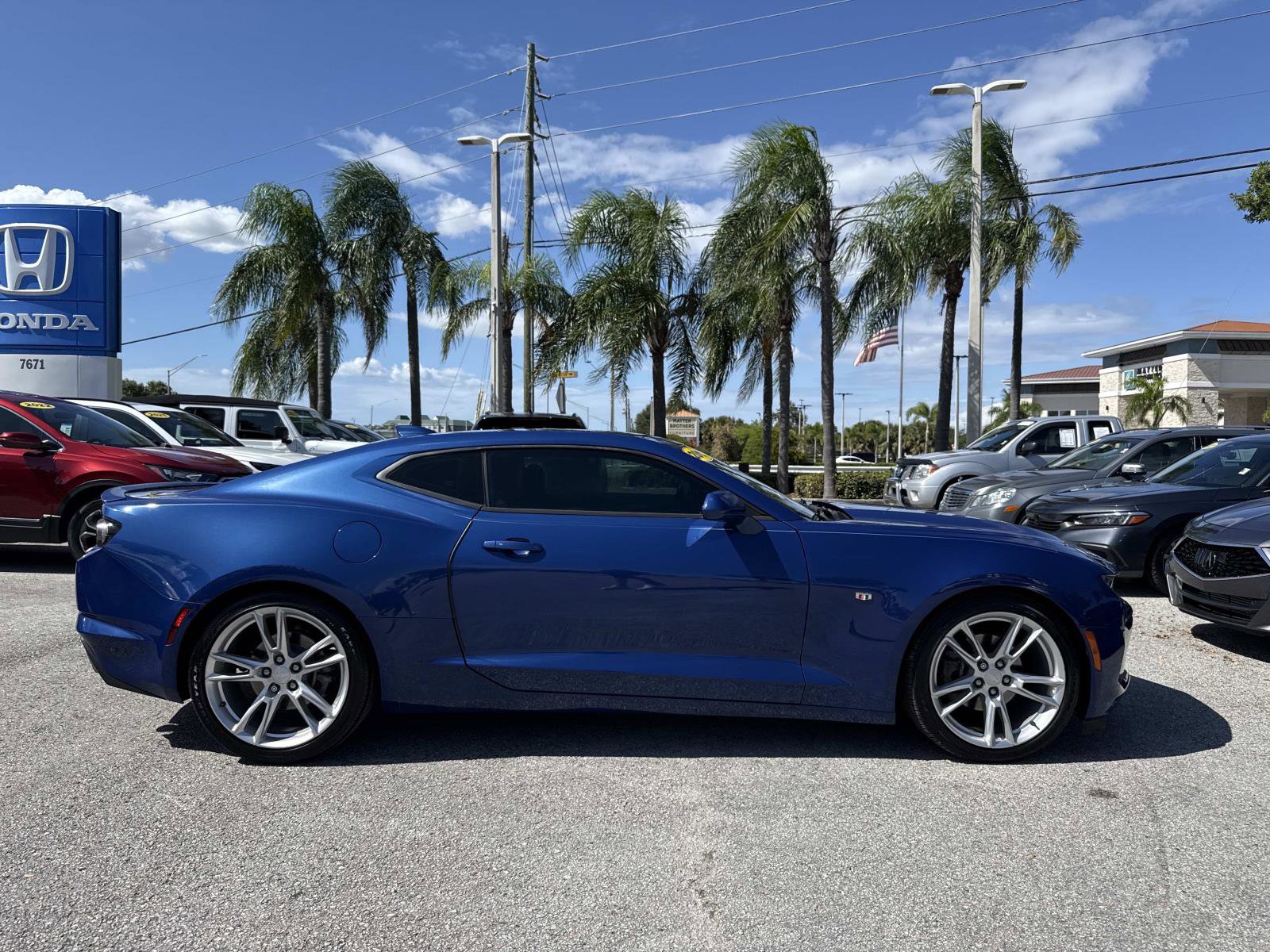 2019 Chevrolet Camaro 1LT photo 2