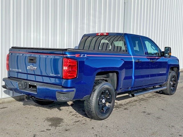 2019 Chevrolet Silverado 1500 LT photo 3