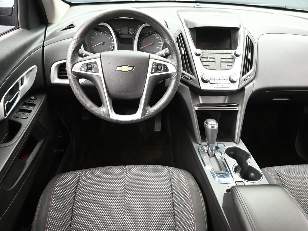 2017 Chevrolet Equinox LT photo 6