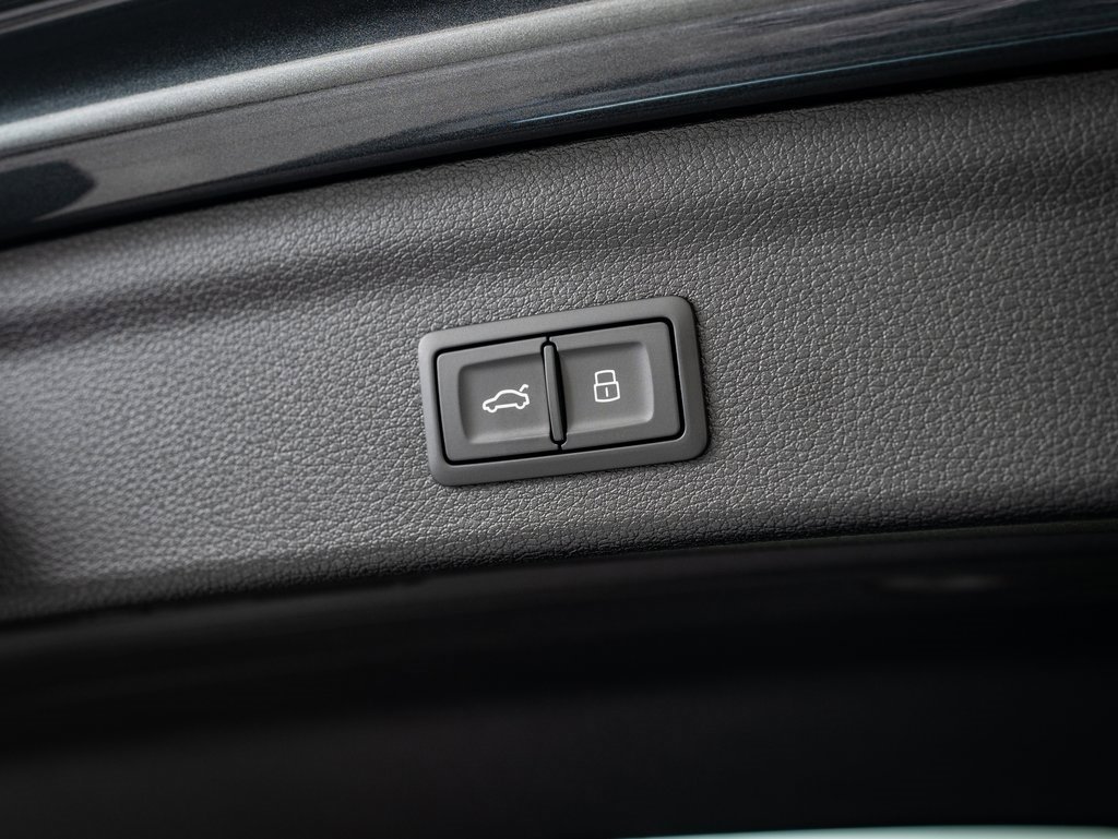 2025 Audi Q3 45 TFSI S line Premium Plus photo 18